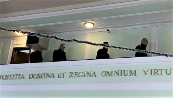 Liviu Dragnea, în drum spre sala de judecată, la Curtea Supremă