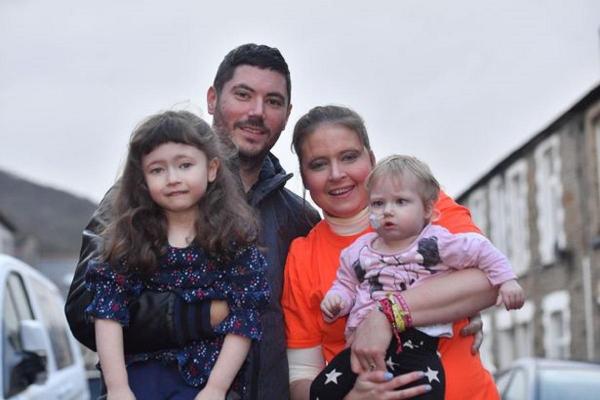 Mama celor două fetiţe a fost descoperită cu cancer în urmă cu trei luni