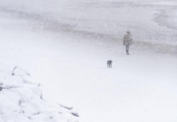 Meteorologii au anunţat ger şi ninsori, în următoarele două săptămâni