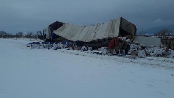 Accident cu TIR la Tărlungeni