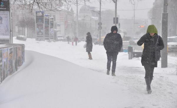 Ninsoare şi viscol în Bucureşti