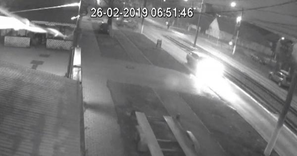 Accident mortal filmat de camerele video. Pasagerul unui microbuz a zburat prin parbriz, în Arad