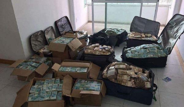 Sute de mii de lire sterline câştigate de trei şoferi români de tir