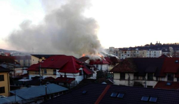 Incendiu în zona Podul de Piatră din Iași