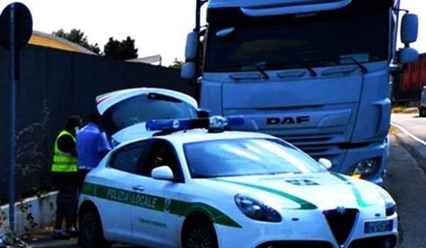 Amendă de 8000 de euro pentru un şofer român de TIR prins cu 120 kmh