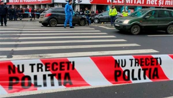 Accident grav în centrul Capitalei. Trei victime, după ce un troleibuz a spulberat o maşină, la Piaţa Romană