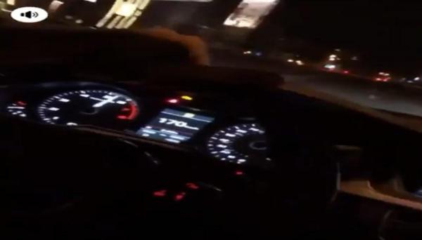 Tânăr live pe facebook la volan