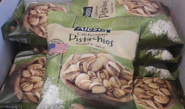 Trei români au furat sute de pungi cu fistic, în Olanda