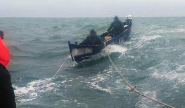 Trei pescari au disparut pe mare