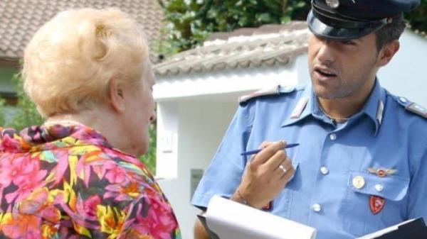 Bătrână face plângere unui polițist italian