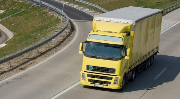 Şoferii de TIR au interzis pe mai multe drumuri din ţară, începând de joi 25 aprilie