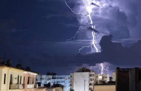 Ploi torenţiale, vijelii şi grindină în noaptea de Înviere