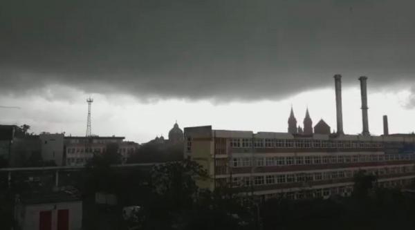 Nori negri înainte de furtuna din Timișoara