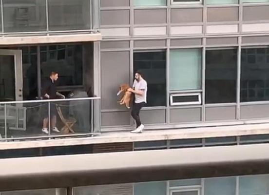 Tânărul se afla la etajul 18