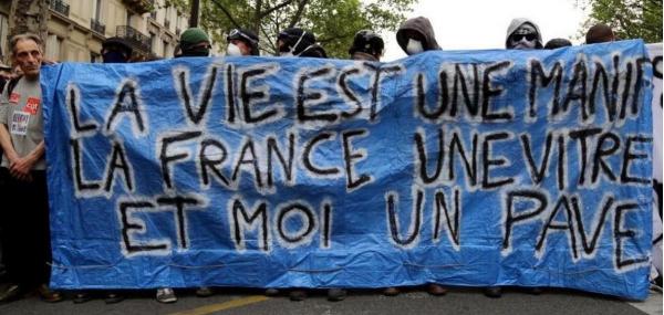165 de persoane arestate la protestul sindicaliştilor francezi