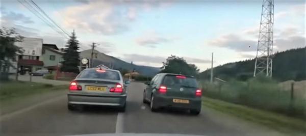 Între autospeciala de poliție și autovehiculul cu țigări de contrabandă s-au interpus un BMW Seria 3 și un Volkswagen Golf 4