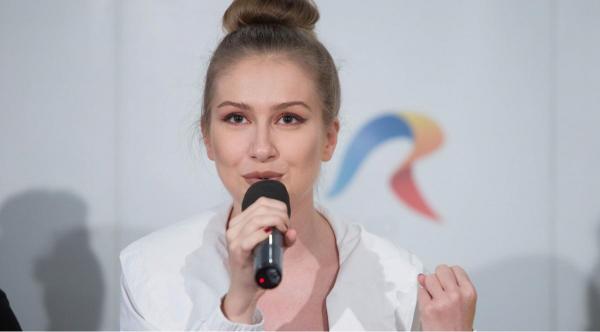 Artista va interpreta melodia "On a Sunday"