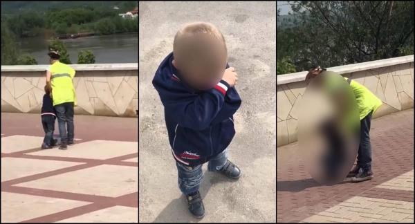 Furioasă din motive numai de ea ştiute, femeia îl loveşte fără milă pe băieţel