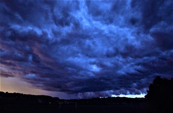 ANM a emis alertă meteo de grindină, vijelii, furtuni şi ploi torenţiale