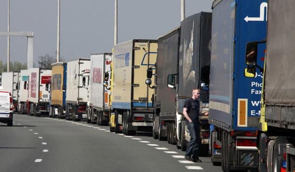 Camioane interzise vineri şi sâmbătă