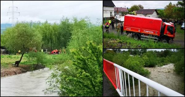 Micuţul se juca împreună cu alţi copii pe malul unui pârâu, la Livezile