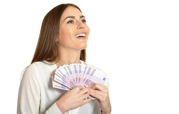 Top 3 zodii care au noroc de bani în luna August 2019