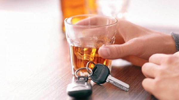 Soţul româncei avea permisul suspendat tot pentru conducere sub influenţa băuturilor alcoolice