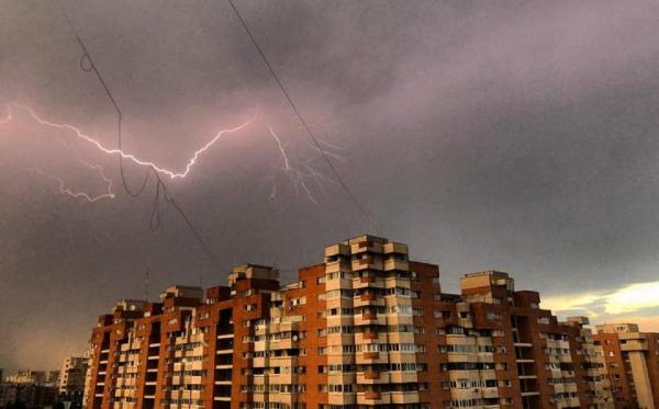 Furtuna şi ploi torenţiale în Bucureşti, 14 iulie 2019