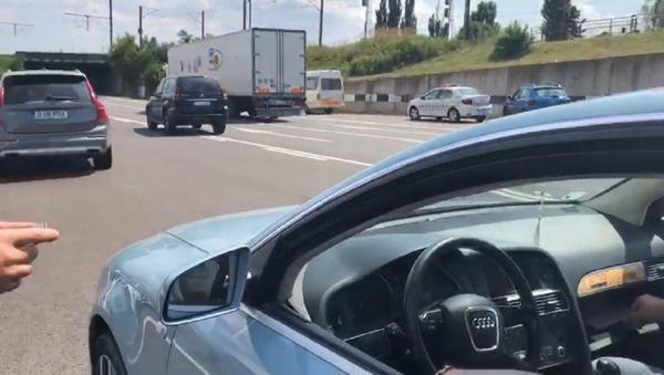 O şoferiţă prinsă cu 185 de kilometri la oră şi ITP-ul expirat, pe A2, a răbufnit la poliţist: "Am adus ţării medalii" (Video)
