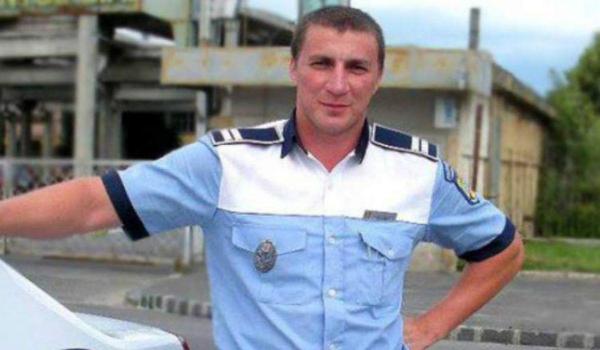 Poliţist pensionar umilit pe Facebook de Marian Godină