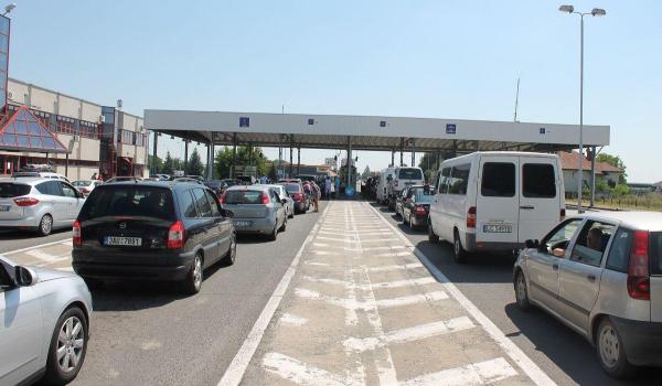 Mesaj pentru românii care se întorc în ţară: 'Un «Buna ziua!» in loc de «Ciao!» ar fi bine venit'