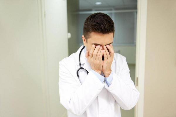 Un medic din Timişoara a lăsat un bilet de adio soţiei, pe Facebook, apoi şi-a luat viaţa