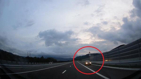 Șoferul filmat pe contrasens