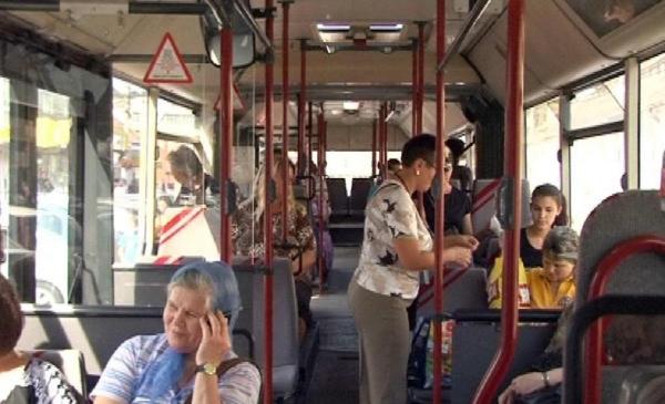 Un şofer de autobuz din Cluj a prins 4 hoţi de buzunare, după ce a vazut cum au jefuit o călătoare