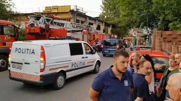 Primele imagini video de la locul exploziei din Bucureşti. Intervin pompierii şi mai multe ambulanţe