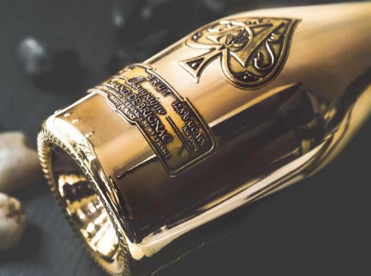 S-a vândut o șampanie de 100.000 de euro, într-un club de fițe din Mamaia