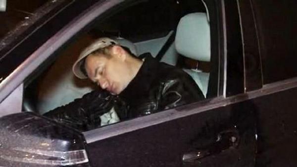 Un român a fost găsit dormind la volan, cu motorul pornit, pe mijlocul drumului, în Germania