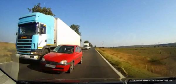 Depăşire criminală în Constanţa, pe drumul între Castelu și Dorobanțu (Video)