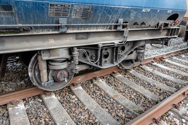 Tren deraiat la Arad, între staţiile Ilteu și Săvârșin, din cauza unui şofer de camion care a ignorat semnalele