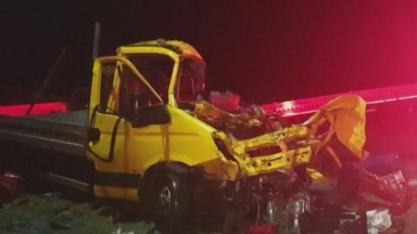 Autoutilitara lovită de camion în accidentul de la Slobozia Bradului, în Vrancea