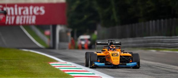 Pilotul australian a zburat cu maşina de pe circuit