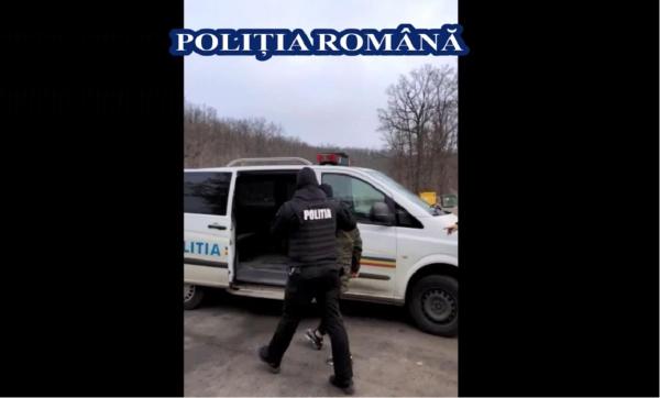 Suspecţii ar fi obţinut sume importante de bani din exploatarea tinerelor