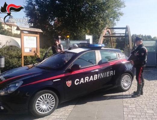 Românul îşi bătea soţia când au venit carabinierii