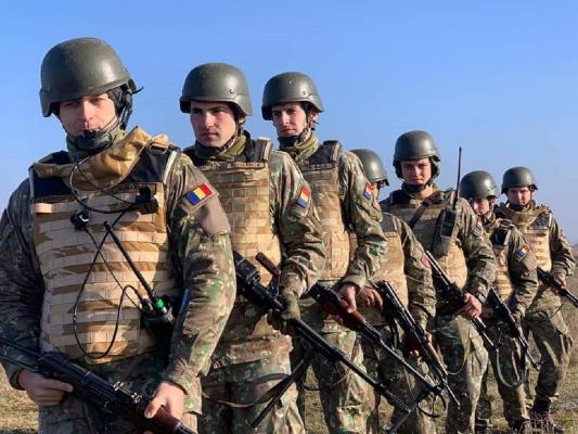 Militarii români din Irak, relocaţi în contextul crizei din Orientul Mijlociu