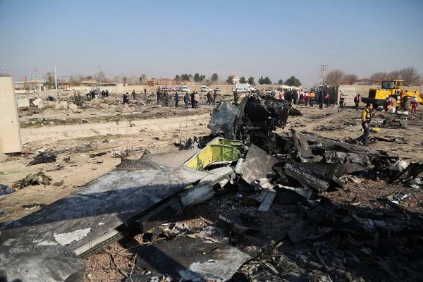 Salvatorii caută supravieţuitori după ce un Boeing 737 s-a prăbușit, lângă Teheran