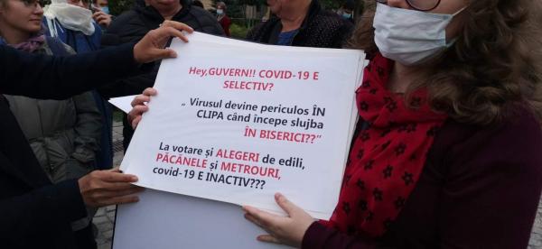 Mesaj imprimat pe o foaie A4 de către un protestatar