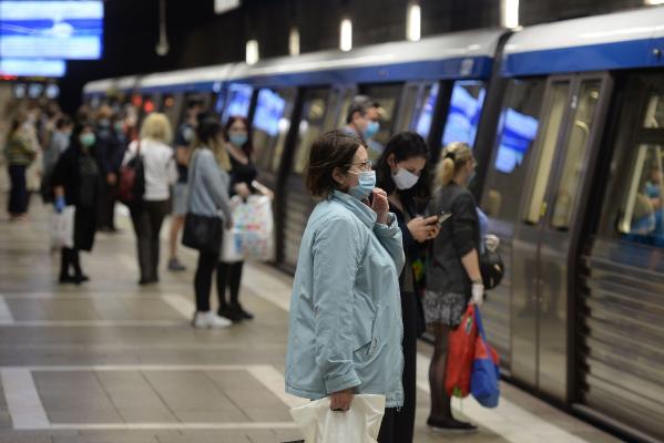 Alexandru Rafila: Transmiterea în școli e limitată, nu sunt îngrijorat. Transportul în comun e o problemă