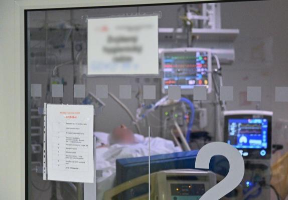 Un bolnav de Covid-19 din Mediaș a murit sperând că se va elibera un pat de terapie intensivă