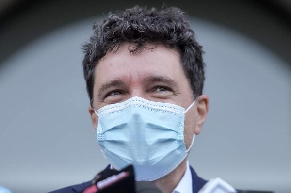 Nicuşor Dan face declaraţii de presă