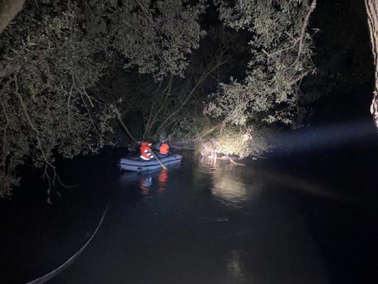 Bărbat scos din apele Someșului Mic după ce a stat zeci de minute agățat de crengile unei sălcii